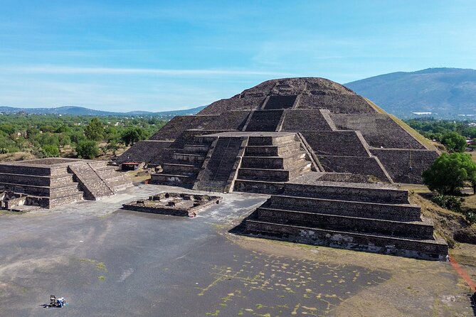 Teotihuacan, Guadalupe Shrine & Tlatelolco Day Tour with Lunch - The day in five useful points