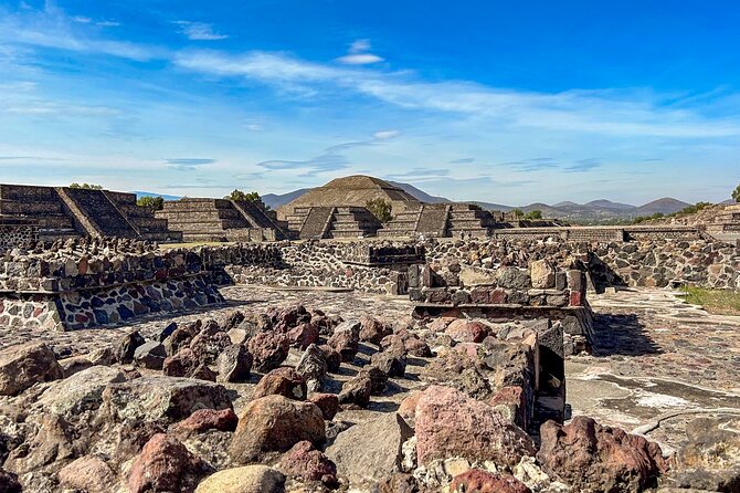 Teotihuacan, Guadalupe Shrine & Tlatelolco Day Tour with Lunch - Which guides make the day better
