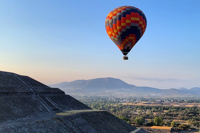 Teotihuacan Hot Air Balloon Flight from Mexico City / Volare - Toast, certificate, and a Mexican breakfast