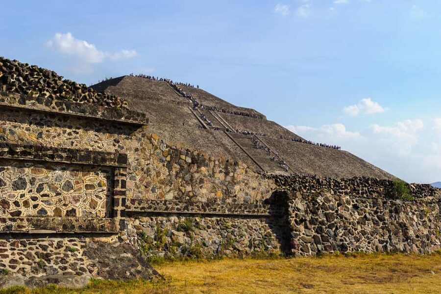 Teotihuacan Pyramids: Guided Tour with Entry Ticket Included - What the $31 price really covers