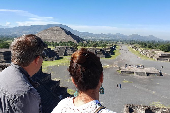 Teotihuacan pyramids morning or afternoon without tourist traps - What the guides add to the experience
