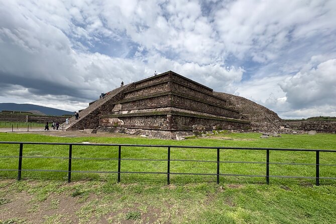 Teotihuacan Pyramids VIP Tour without Commercial Stops - Walking the Avenue of the Dead