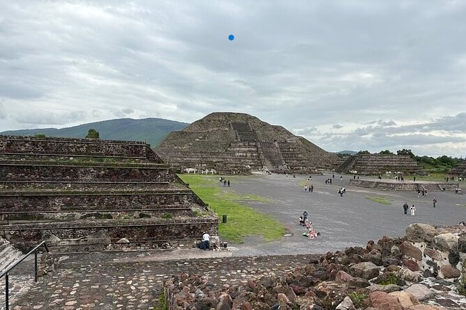 Teotihuacan Pyramids VIP Tour without Commercial Stops - Riding to Teotihuacan in a shared vehicle