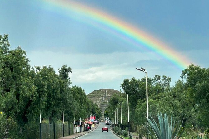 Teotihuacan without obligatory stops. No shops or restaurants. - What to bring for a hot, active morning