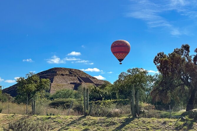 Teotihuacan without obligatory stops. No shops or restaurants. - The ride from Mexico City to the pyramids