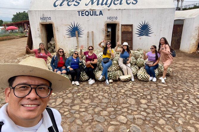 Tequila/Guachimontones Tour-cultural heritage route - Seeing how local tequila is made