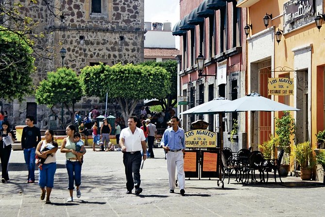 The Fire TOUR - Pyramids, Volcanoes, Agaves & Tequila - Guides, vehicles, and the rhythm of the day