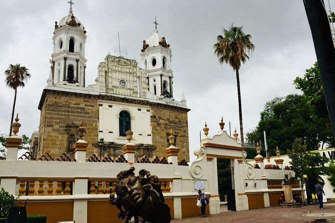 Tlaquepaque and Tonala Private Full-Day Tour - Walking Independencia Street in Tlaquepaque