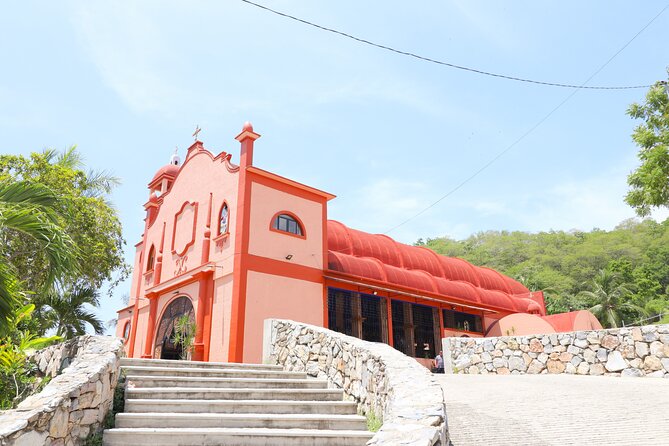 Tour in Huatulco and Playa La Entrega - La Crucecita and the Guadalupe church