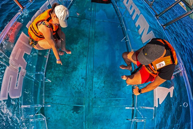 Tour Isla Mujeres excursion in Collective Transparent Boat - Who will enjoy this short Isla Mujeres outing