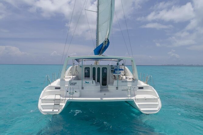 Tour Isla Mujeres Premium - The ride back: music, drinks, and a possible sunset