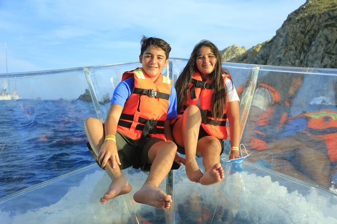Tours in Cabo, Paseo al Arco and Fin de la Tierra in the only Clear Boat - What the Guides Add to the Ride