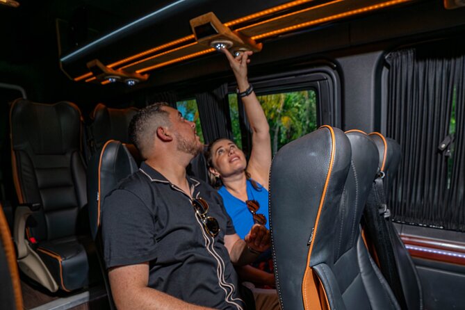 Transporte Privado del aeropuerto de Cancún a Cancún o Riviera - Private service for families and small groups