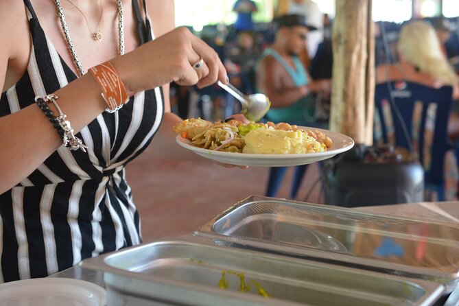 TULUM 4x1 : Archaeological Site, Cenote, 5th Avenue and lunch - Regional buffet lunch and an honest look at the timing