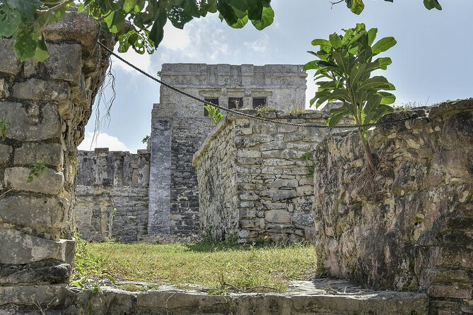 Tulum Ruins, Turtles in Akumal and Cenote tour - Tulum ruins beside the Caribbean