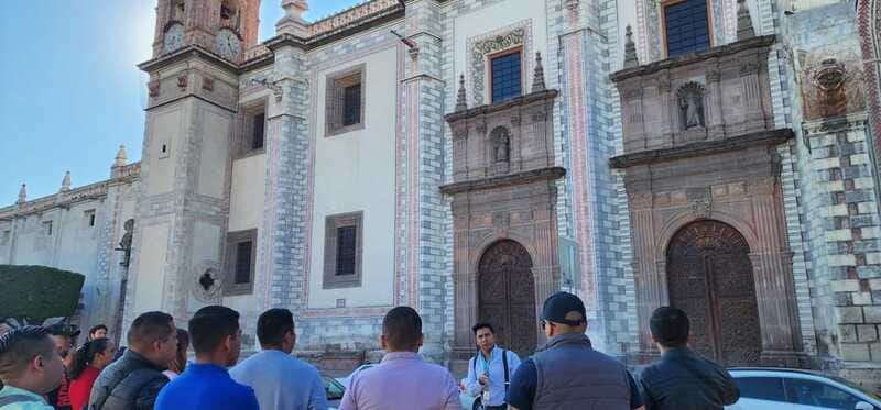 Walking Tour: Temples and Convents (Western Zone) - How the guide changes the experience