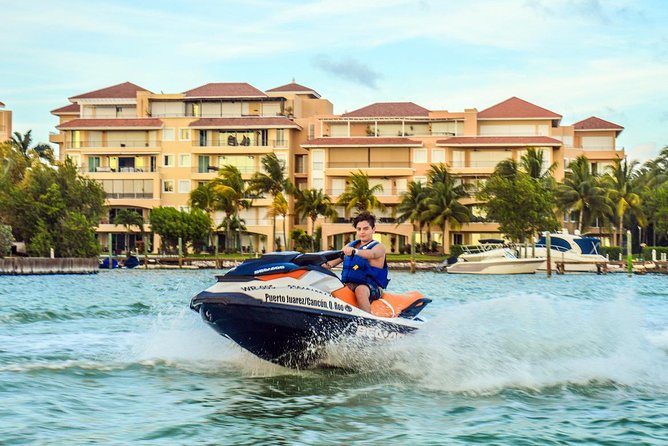 Waverunners Rentals in Cancun - The briefing comes before the speed