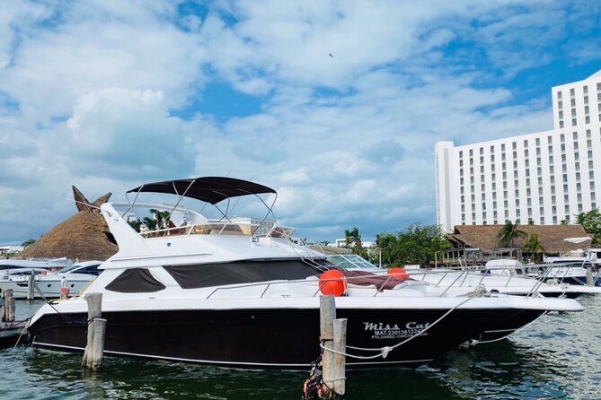 Yacht 48ft Rental in Cancun for up to 15 people - Reaching Isla Mujeres and Playa Norte