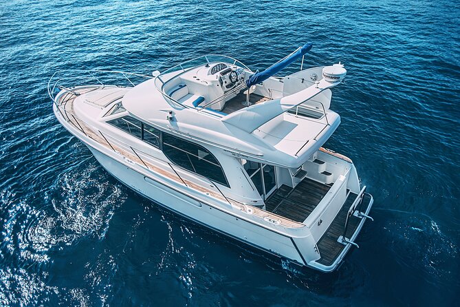 Yacht Meridian 40FT Best Private Rental in Cancun - Cruising through Cancun’s mangroves