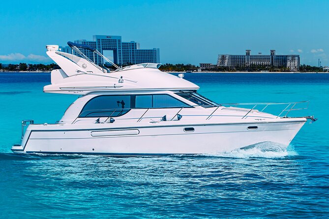 Yacht Meridian 40FT Best Private Rental in Cancun - Snorkeling at the shipwreck site