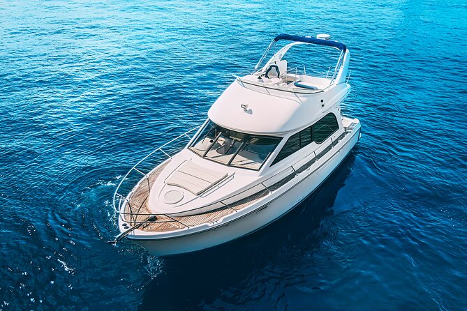 Yacht Meridian 40FT Best Private Rental in Cancun - The Meridian’s equipment and comfort