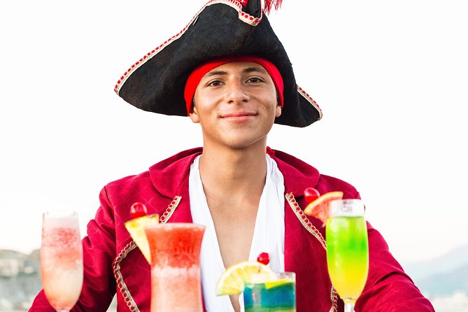 Yo Ho Pirate Sunset Dinner Cruise in Cabo San Lucas - Service, crowding, and comfort