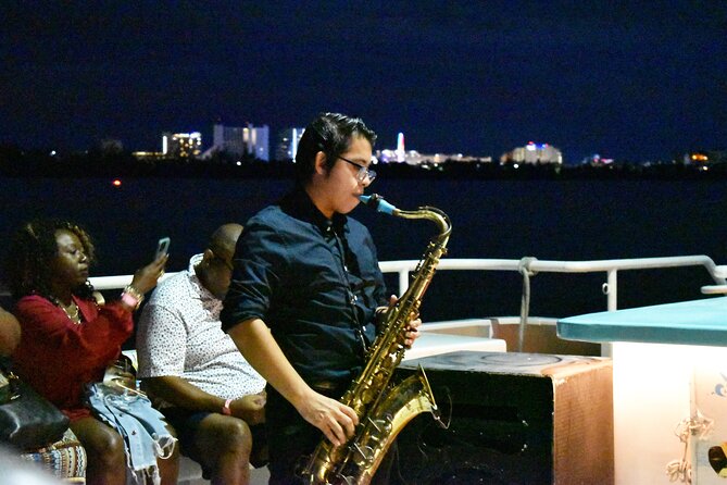 Your Romantic Dinner in Cancun, includes national open bar and live music - Three courses, four dinner choices