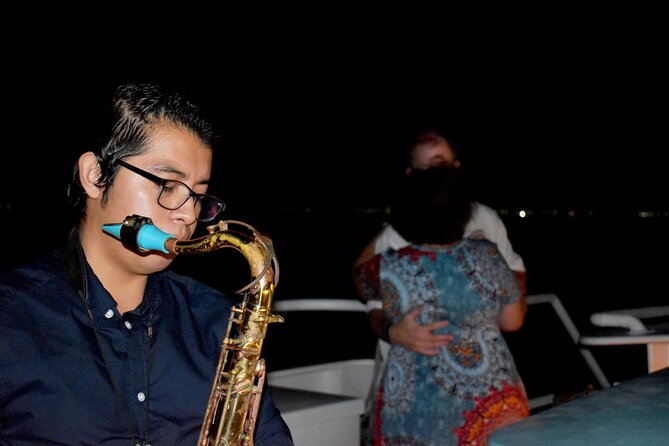 Your Romantic Dinner in Cancun, includes national open bar and live music - Saxophone, dancing, and the evening mood
